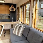 Apartment Center 3b1 - Ski-in Ski-out - Services Nearby - Fireplace - Wifi - Own Parking Place *